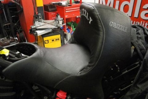 Mass-Sattel mit Zusatzpolster und Sitzheizung