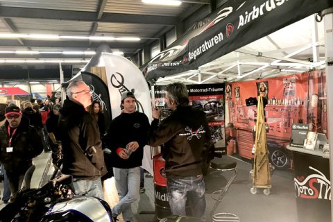 Unser gut besuchter Ausstellungs-Stand in der Halle und...